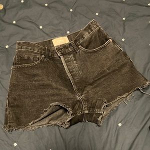 The Cheeky Denim Short, Black size 25